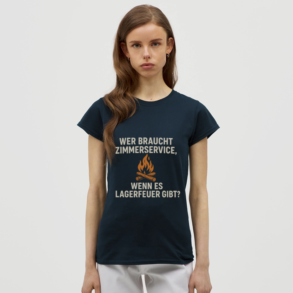 Wer braucht Zimmerservice, wenn es Lagerfeuer gibt? | Frauen T-Shirt - Navy