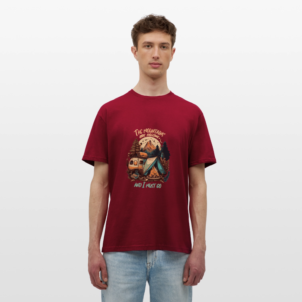 THE MOUNTAINS ARE CALLING | Männer T-Shirt - Ziegelrot