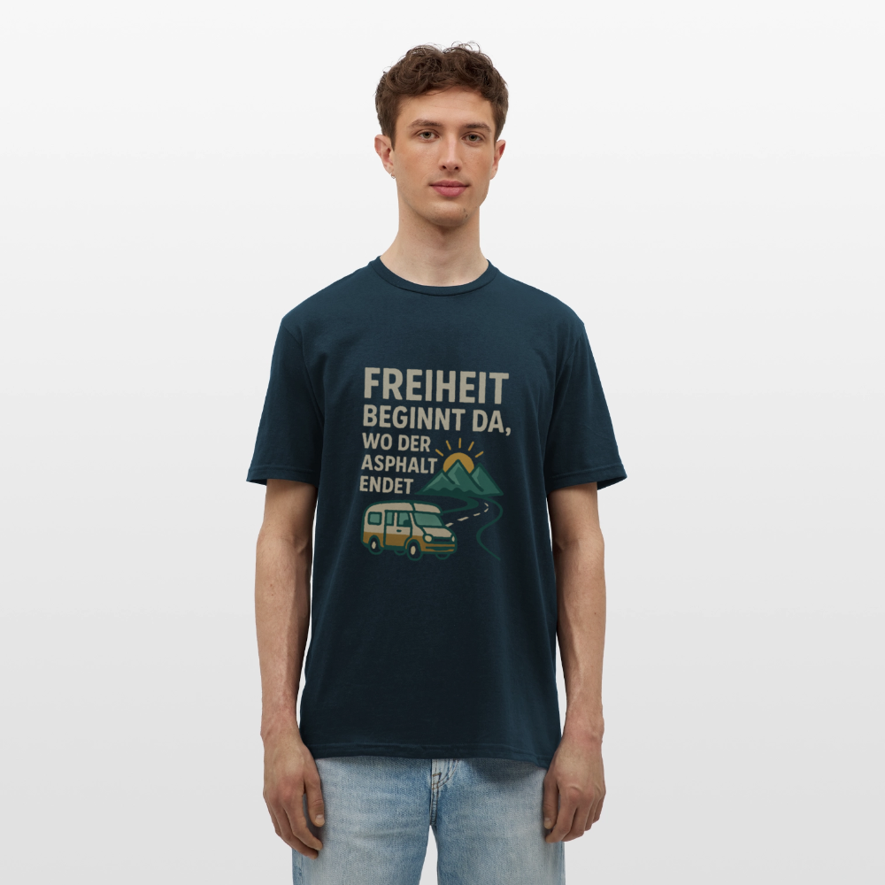 Freiheit beginnt da, wo der Asphalt endet | Männer T-Shirt - Navy