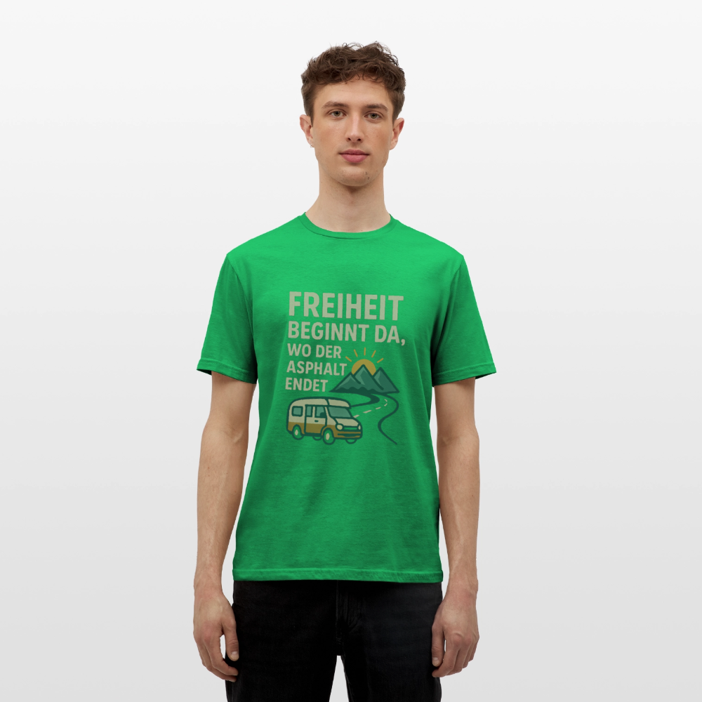 Freiheit beginnt da, wo der Asphalt endet | Männer T-Shirt - Kelly Green