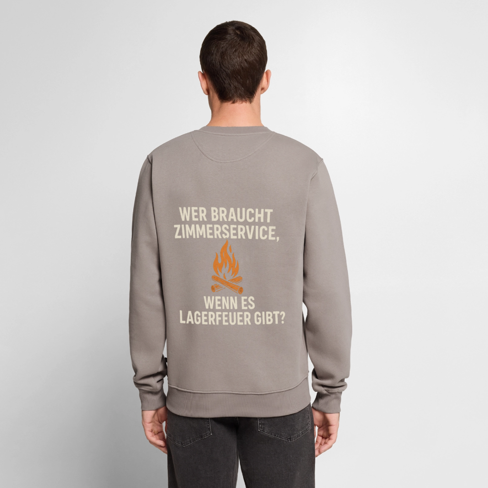 Wer braucht Zimmerservice, wenn es Lagerfeuer gibt? | Männer Premium Pullover - Taupe