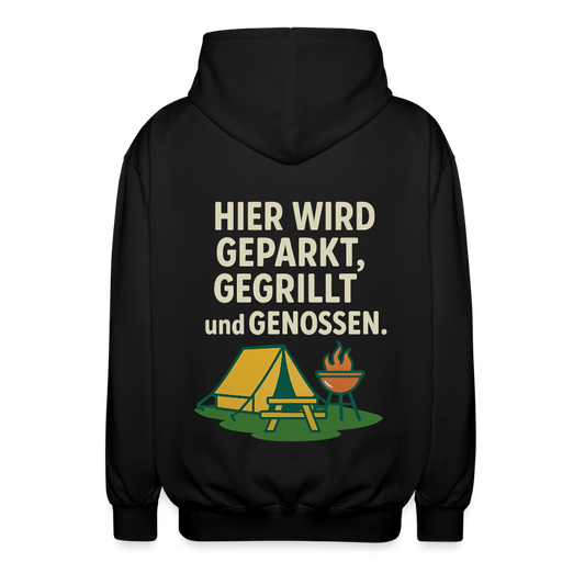 HIER WIRD GEPARKT, GEGRILLT UND GENOSSEN. | Unisex Kapuzenjacke - Schwarz