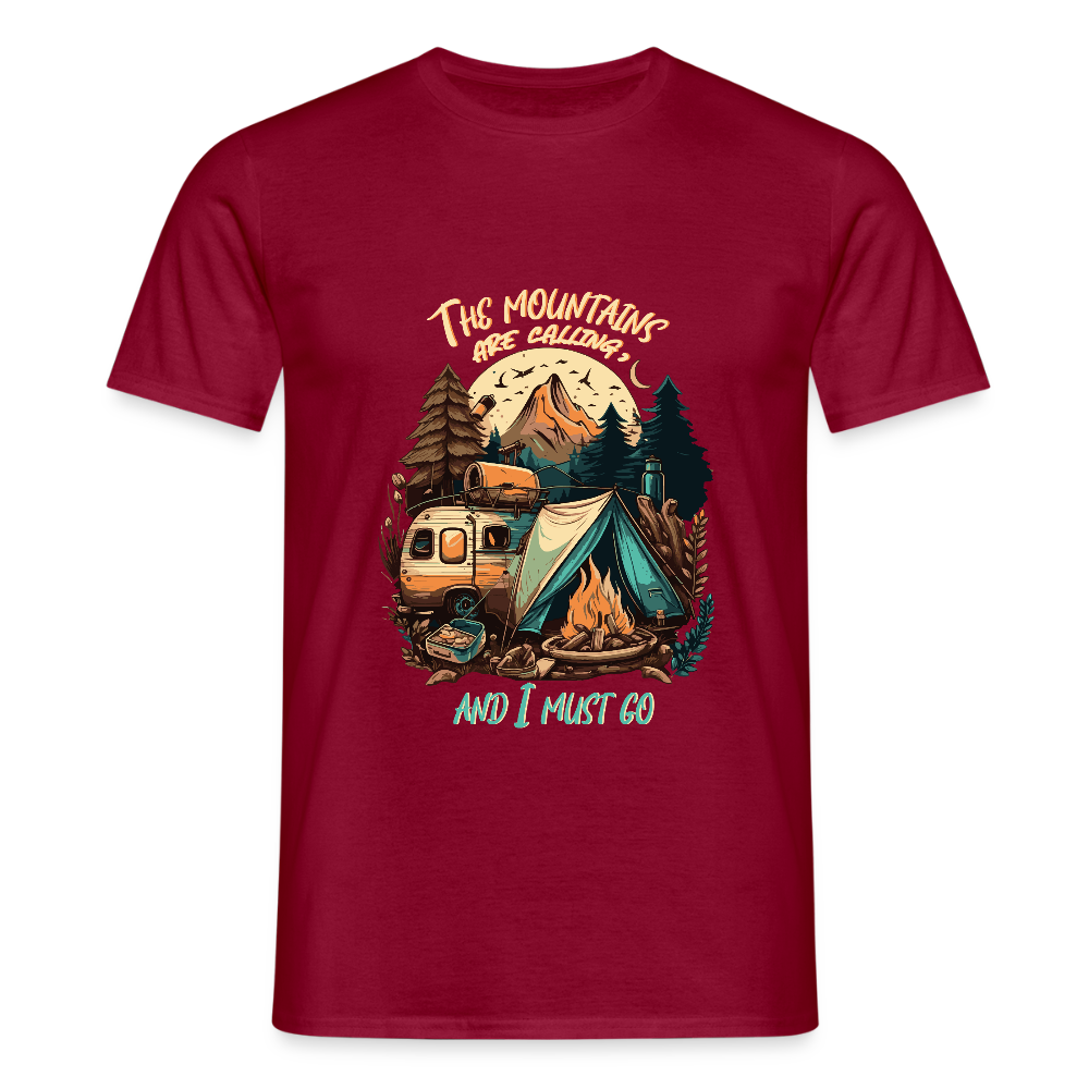 THE MOUNTAINS ARE CALLING | Männer T-Shirt - Ziegelrot
