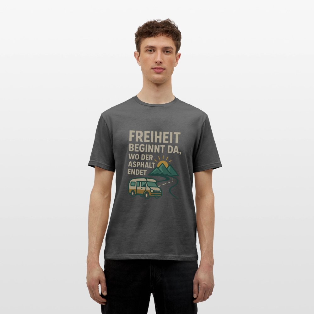 Freiheit beginnt da, wo der Asphalt endet | Männer T-Shirt - Anthrazit