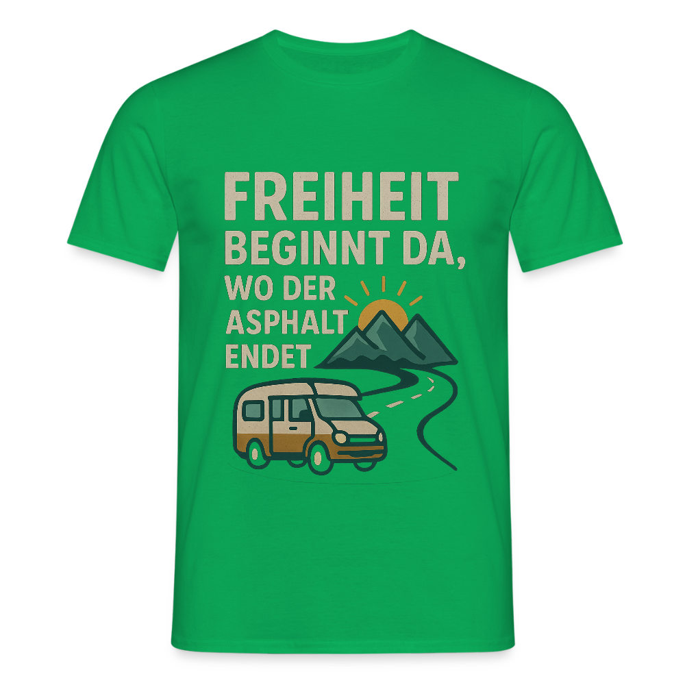 Freiheit beginnt da, wo der Asphalt endet | Männer T-Shirt - Kelly Green