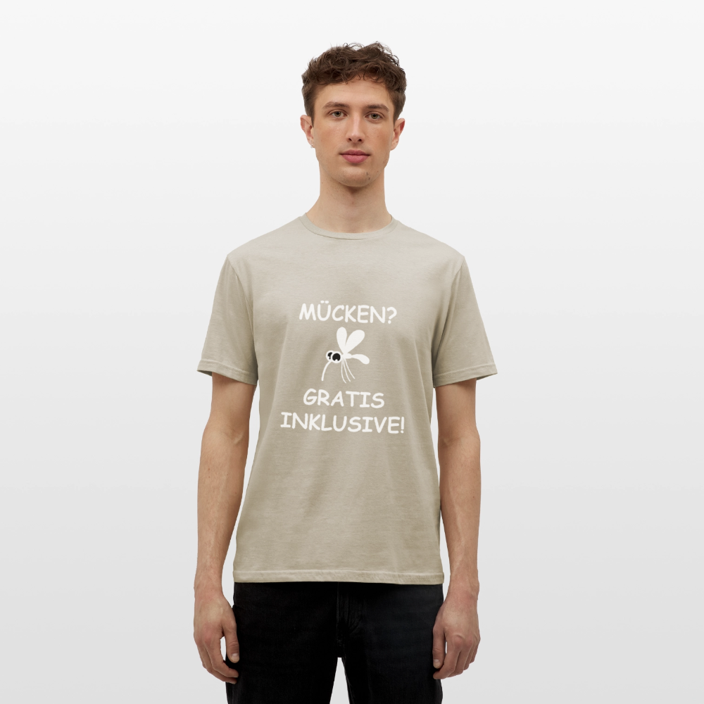 MÜCKEN? GRATIS INKLUSIVE! | Männer T-Shirt - Sandbeige
